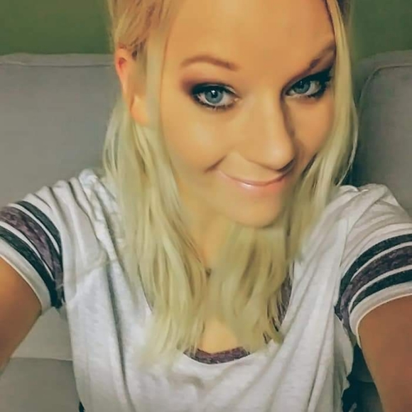 Meet your Posher, Hilary - Picture 3 of 7